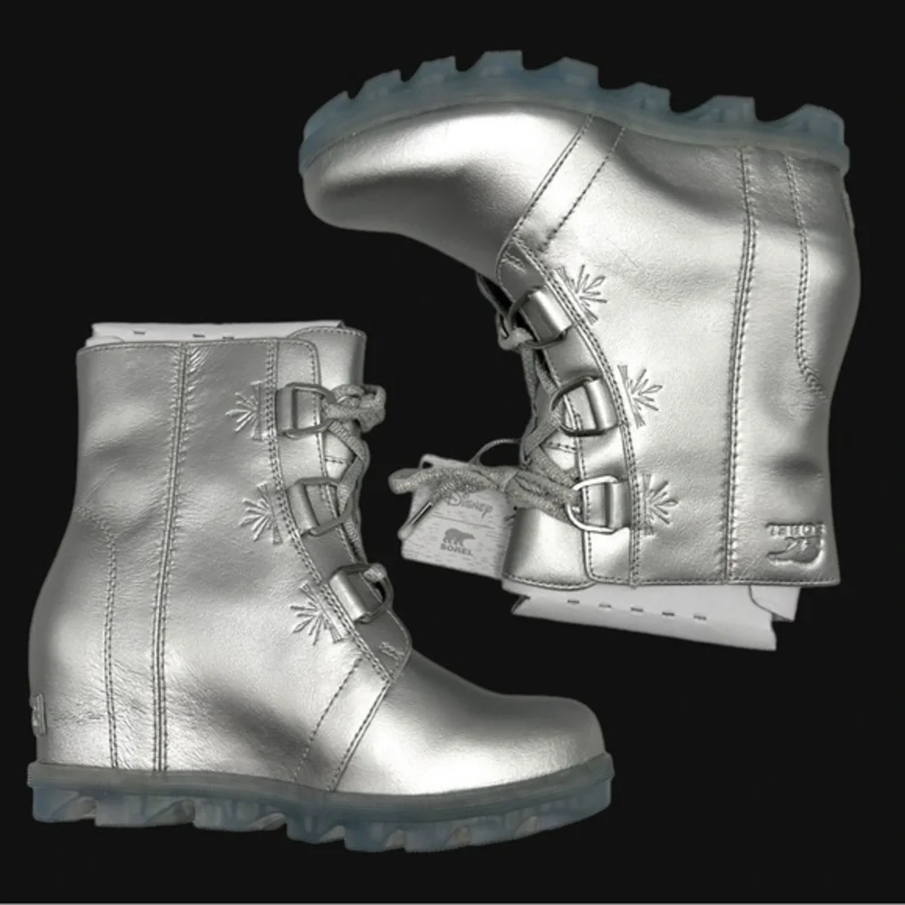SOREL x Disney Youth Joan of Arctic Wedge Boots Silver Big Kids 5 Women’s NIB